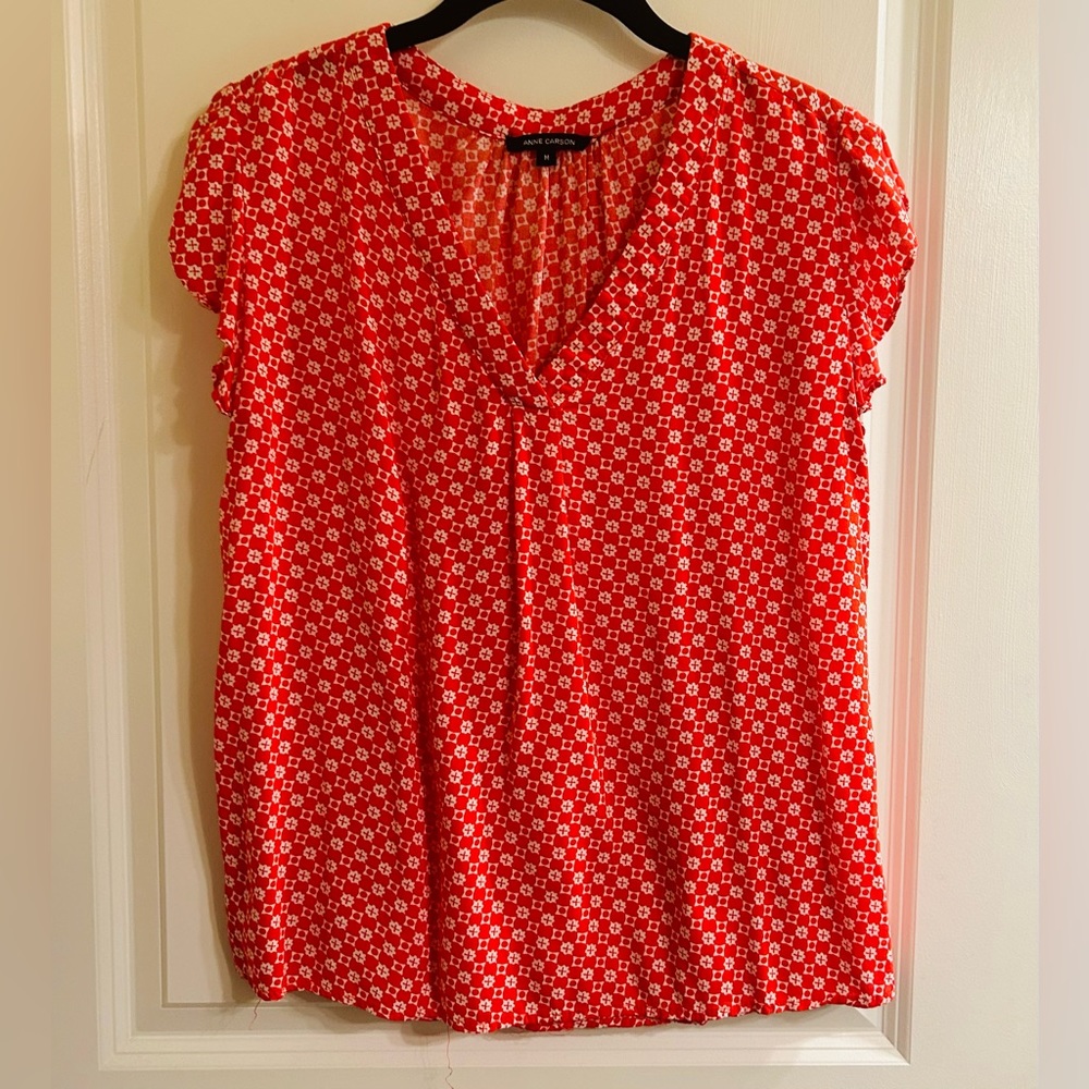 Anne Carson Medium Red and White Top